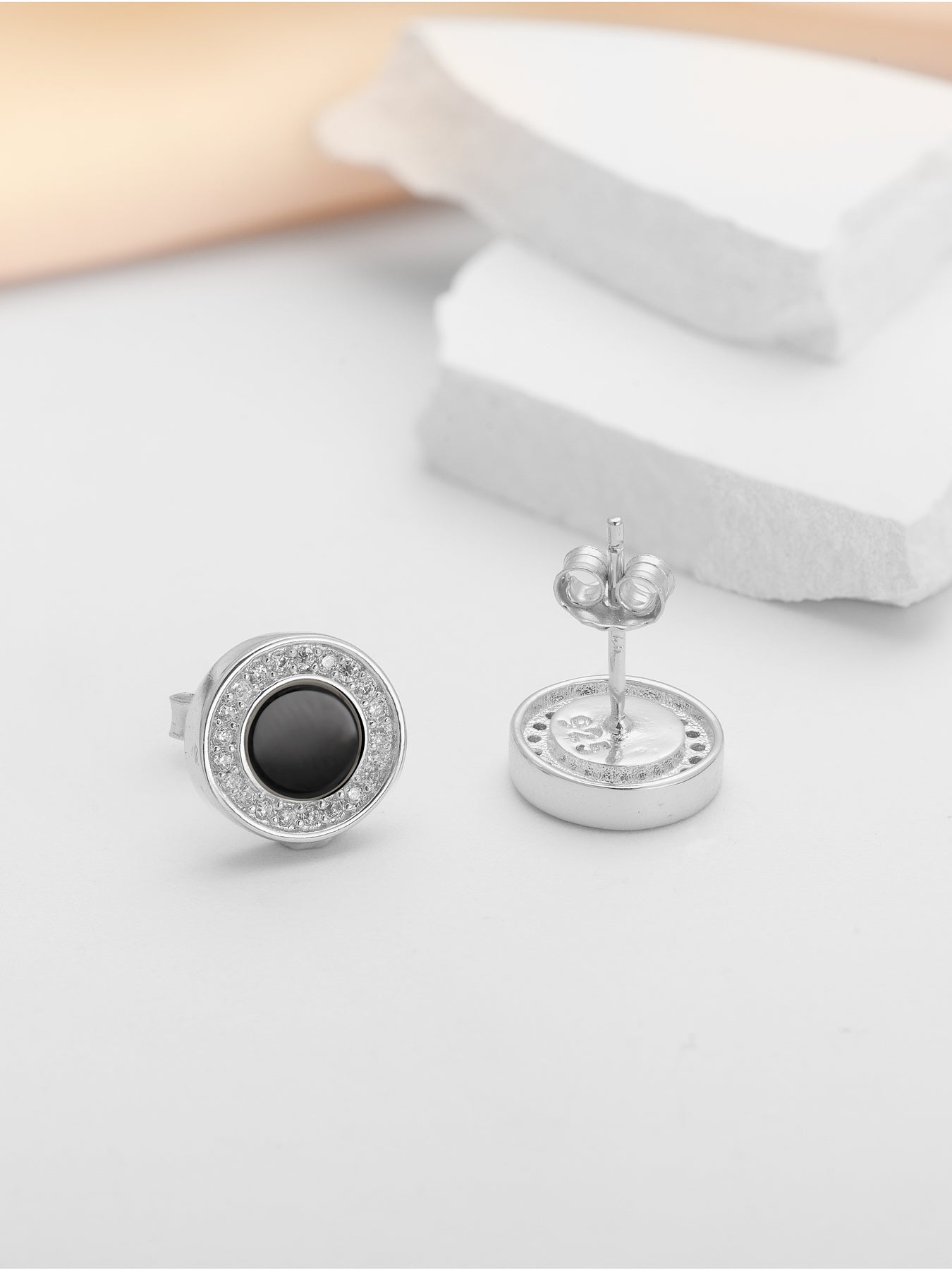 JENDEAR Black Onyx & Mother of Pearl Stud Earrings for Women 925 Sterling Silver Hypoallergenic Natural Gemstone (Gold/Silver)