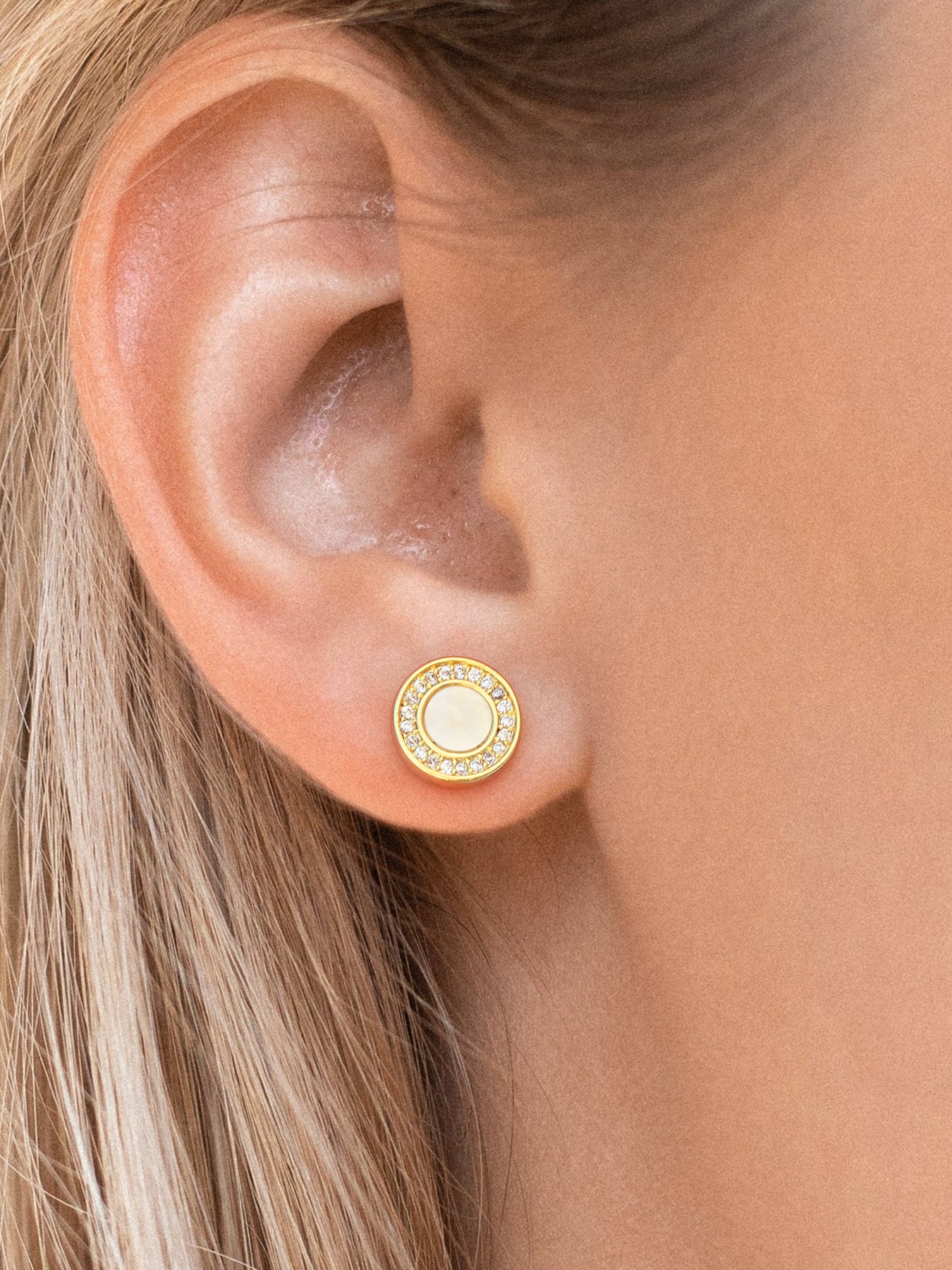 JENDEAR Black Onyx & Mother of Pearl Stud Earrings for Women 925 Sterling Silver Hypoallergenic Natural Gemstone (Gold/Silver)